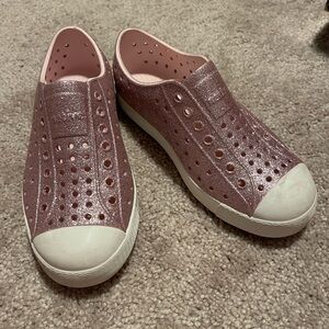 Natives girls sz 13 pink glitter